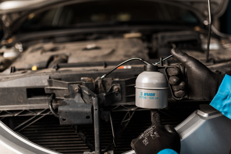 Oil can with flexible spout, 0.5 l