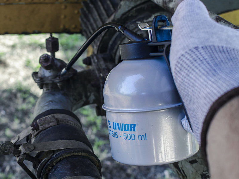 Oil can with flexible spout, 0.5 l